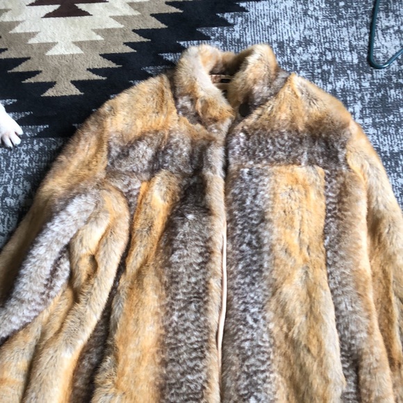 Pamela McCoy faux fur coat - Picture 2 of 3